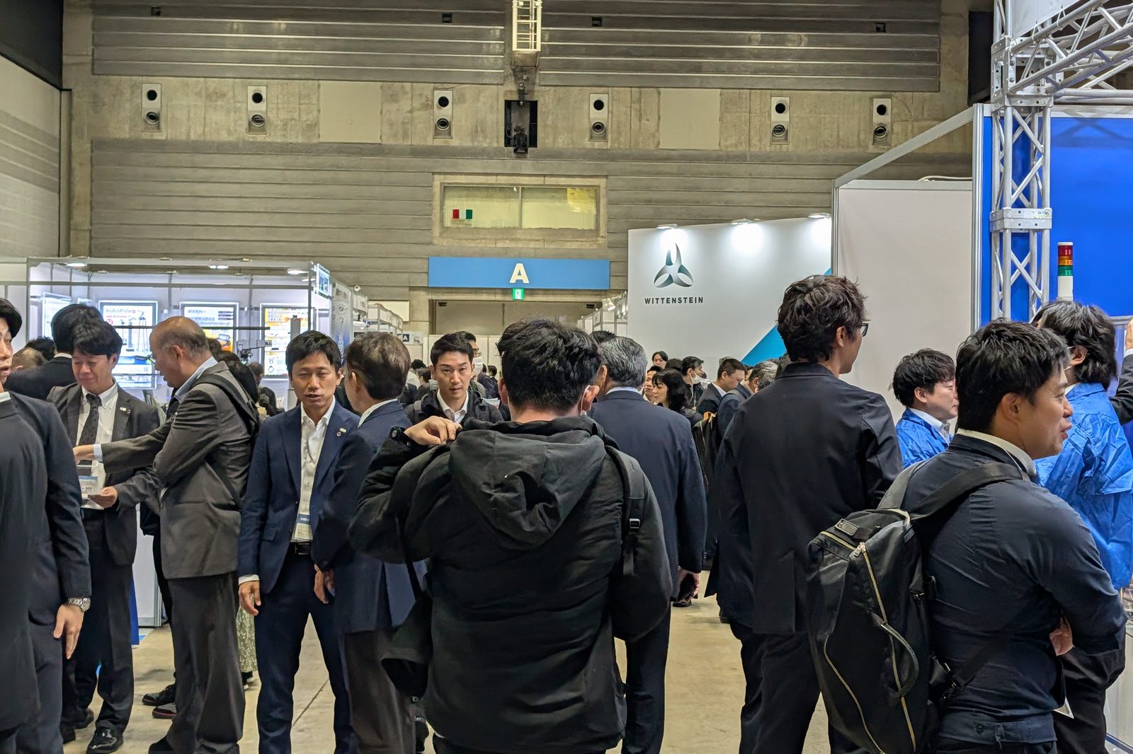 オープンイノベーションEXPO 2025の会場の様子